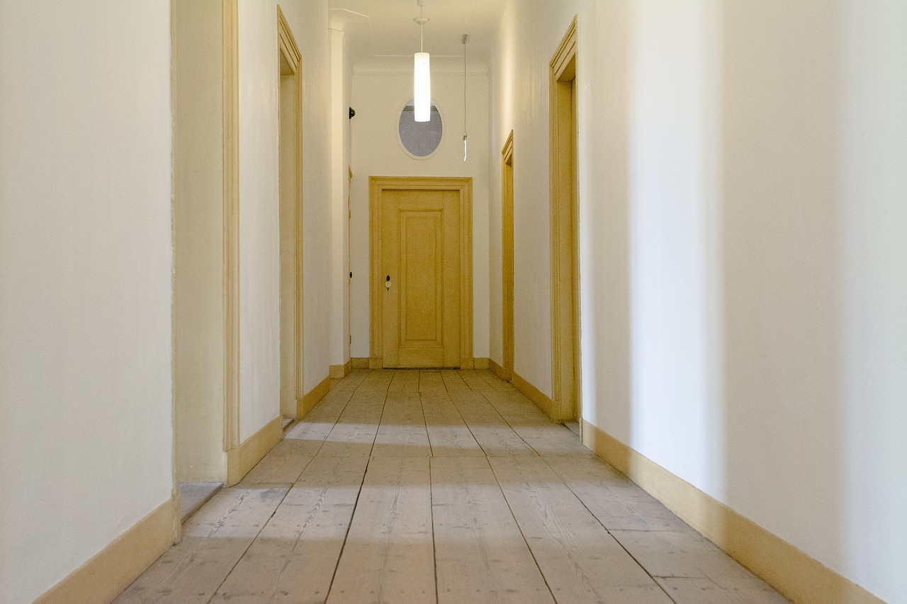 Quelle couleur pour un couloir avec des portes ?